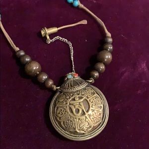 Thai necklace for powder, with spoon lid